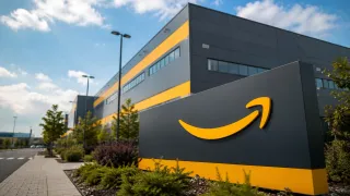 Amazon (AMZN) Holds 261 USD as a 220 Billion USD AI Infrastructure Buildout Swallows Free Cash Flow